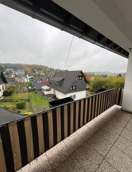 Gepflegte 3- Zimmerwohnung mit Garage und windgeschützter Süd-Loggia WE 4 - Gummersbach