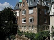 Charmant sanierte 5,5-Zimmer-Altbauwohnung in prachtvoll renovierter Stadtvilla nahe dem Maienplatz - Stuttgart