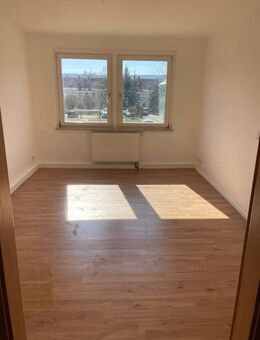 Schöne helle frisch renovierte und sofort verfügbaren, 2 Zimmerwohnung im Erdgeschoss zentral gelegen!! zu vermieten - Bad Frankenhausen (Kyffhäuser)