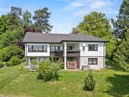 Wohnen mit Ausblick! Ruhig gelegenes Einfamilienhaus mit Sonnenbalkon, Terrasse und schönem Garten - Schwendi