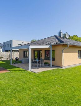 Einbauküche, Wärmepumpe, Kamin, Sauna, Deckenspots: Rollstuhlgerechter Bungalow in Bad Saarow - Bad Saarow