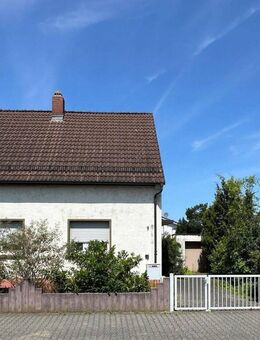 Sanierungsbedürftige Doppelhaushälfte mit äußerst großzügigem Garten in attraktiver Lage von Ketsch - Ketsch