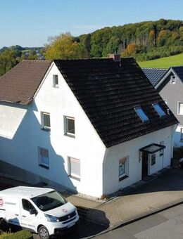 Freistehendes Zweifamilienhaus mit großem Grundstück - Kürten