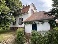 Repräsentatives Einfamilienhaus mit zwei Garagen und Garten - Bad Bergzabern