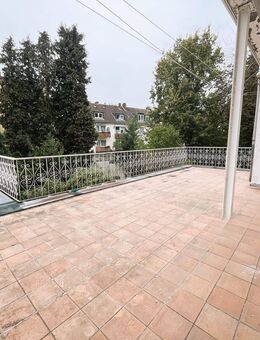 Großzügige 6-Zimmer-Wohnung mit 40 m² Terrasse in Essen-Steele - perfekt für große Familien - Essen