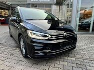 VW Touran, 1.5 TSI R-Line Exterieur-- Comfortline R-Line Exterieur, Jahr 2024 - Frankfurt (Main)