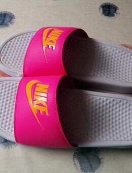 Pantoletten, NEU, Badelatschen, original Nike Gr. 40 - Meißner
