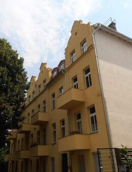 Schöne 2-Zimmer-Stuck-Altbauwohnung in ruhiger Umgebung zu verkaufen - Berlin