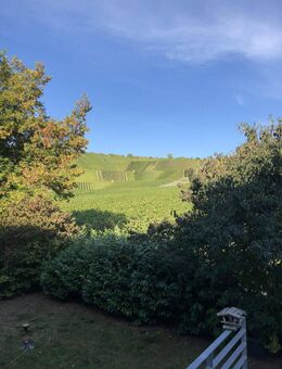 TOP - Großheppach, Maisonette 4-Zi.-Whg. evtl. für Home Office mit EBK, Geschmack und Aussicht! - Weinstadt