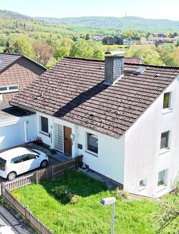 Gute & gepflegte Kapitalanlage in schöner Lage am Schreckenberg mit Ausbaupotential, Garage, Terrasse, Balkon, Garten - Zierenberg