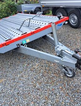 STEMA – Motorradtransporter SHM 15-30-18.1 rot aus 05/2023 - Iserlohn