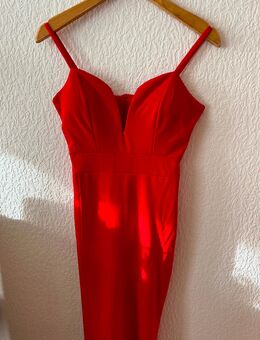 Rotes Kleid mit Schlitz - Herford (Hansestadt) Zentrum