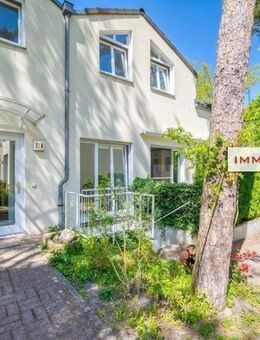 IMMOBERLIN.DE - Sehr angenehme Wohnung mit Südwestloggia & Tiefgaragenplatz in beeindruckender Naturlage - Berlin