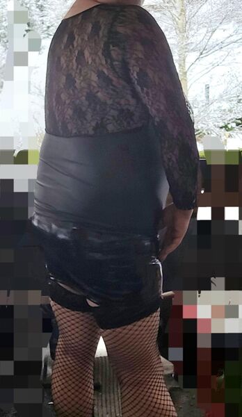 Gehorsame Sissy Slut sucht Domina/Herrin