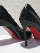 High Heels 41 schwarz mit roter Sohle in 04425