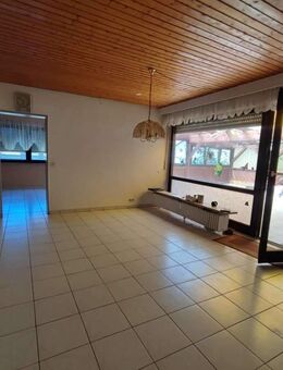 Anleger o. Selbstnutzer - Dreifamilien-Haus mit Garten, Garagen und Stellplätzen - Mehlbach