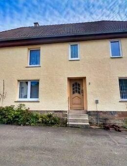 Sanierungsbedürftiges Einfamilienhaus mit Charme und viel Potenzial in idyllischer Lage von Bad Berka - Bad Berka
