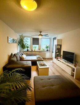 Charmante 2-Zimmer-Wohnung mit EBK, Balkon und Garage in Sindelfingen-Spitzholz - Sindelfingen