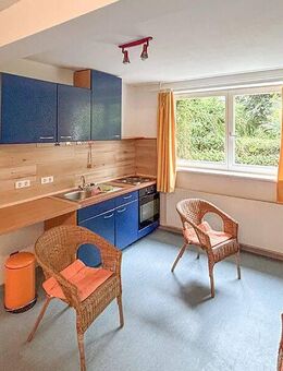 Wohnen & Arbeiten in Sarstedt: Gepflegtes Wohnhaus mit Praxis-/Gewerbeeinheit - Sarstedt