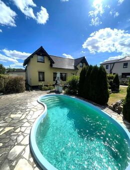 Freistehendes Einfamilienhaus mit Pool und Nebengelass in 16321 Bernau- Eichwerder - Bernau (Berlin)