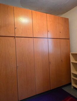Kleiderschrank nach Hausauflösung zu verkaufen - Duisburg