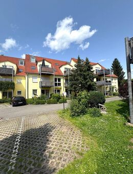 ==Kleine 2.Zimmer-Dachgeschosswohnung, in ruhiger Toplage mit Stellplatz== - Gera