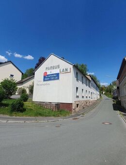 Sanierungsbedürftige Wohn-/ und Gewerbeimmobilie mit beidseitig angebautem Wohnhaus - sofort verfügbar - Potenzial für Ausbau als Werkstatt - Lager un - Oberkotzau