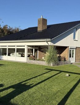 Familienidyll: neuwertiges, unterkellertes EFH mit knapp 278 m² Fläche, Garage, Carport und Galerie - Großenkneten