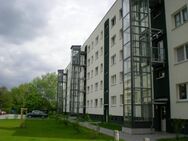 Samstags-Besichtigung: Saniertes Wohnhaus! Schöne 3-Raum-Wohnung mit EBK, Balkon und Aufzug - Beelitz