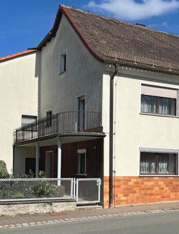 Zweifamilienhaus mit Nebengebäuden in Hagenbach - Pretzfeld