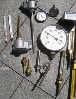Messinstrumente zum Messen von Temperaturen, Drücke, Spannungen, Ströme, Frequenzen und Betriebsstunden. - Wesseling
