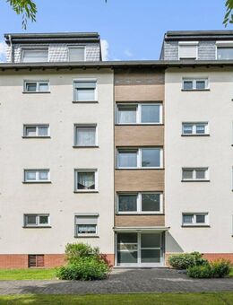 Attraktive 4-Zimmer-Dachgeschosswohnung mit Balkon und Stellplatz in Monheim - Monheim (Rhein)