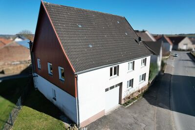 Geräumiges Einfamilienhaus mit Garten und Garage in Borgentreich-Natzungen