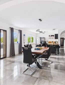 Exklusive Maisonette-Eigentumswohnung, ca. 200m², große Terrasse, Garage und hochwertige Einbauküche - Schwalbach