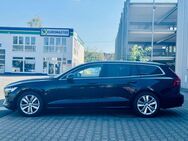 Volvo V60 Kombi Momentum Pro AWD ACC Pano HUD StHzg. - Aschaffenburg