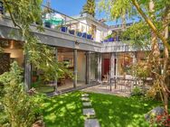 Architekten Atrium-Haus mit Dachterrasse, Garten und Pool in idyllischer Villenlage - Planegg