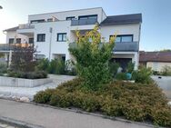 moderne, gemütliche 2,5-Zimmer-Dachgeschoss-Wohnung mit EBK, Balkon, Garage und Stellplatz in Engen im Hegau - Engen