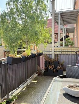 Mitten in der Stadt, fern vom Trubel: 2-Zimmer-Hofwohnung mit Balkon - Schwerin