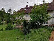 Charmantes Landhaus mit Nebengebäude in idyllischer Alleinlage - bestens zur Pferdehaltung geeignet! - Hagenbüchach