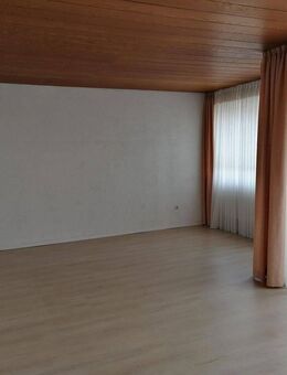 Attraktive helle 3-Zimmer Wohnung mit Balkon in der verkehrsgünstigen Lage mit Blick ins Grüne - Braunschweig