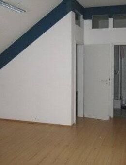 Bestandsbau mit 3 Wohneinheiten+Büro+Lagerräume auf großem Grundstück in zentraler Lage - Lichtenau (Bayern)