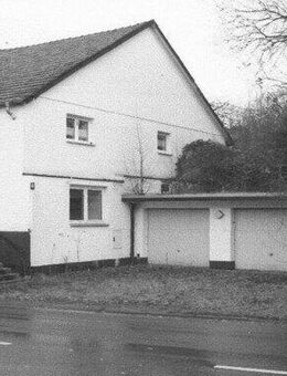 Mehrfamilienhaus, Doppelgarage und Grundstück - Hofgeismar