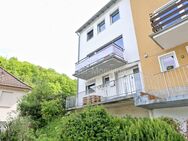Split-Level-Haus mit toller Aussicht, überdachter Terrasse, Balkon und Garten - Gummersbach
