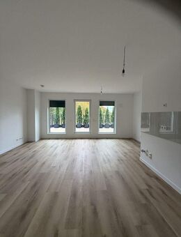 Exklusive 4-Zimmer-Penthouse-Wohnung mit Terrasse, Klimaanlage, Fussbodenheizung in Berlin Biesdorf - Berlin