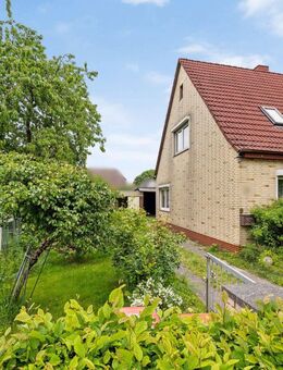 Idylle in der Großstadt: Kleine Doppelhaushälfte mit Potential und Charme in Hamburg-Langenhorn - Hamburg