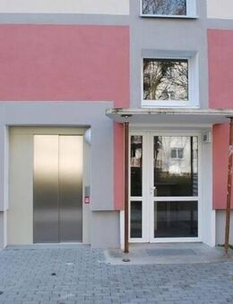 SENIORENGERECHTES BEHINDERTENGERECHTES BARRIEREARMES- WOHNEN 2-ZIMMER WOHNUNG AUFZUG STATT TREPPE ABGESCHLOSSENE ANLAGE BETREUENG IM HAUS - Leipzig