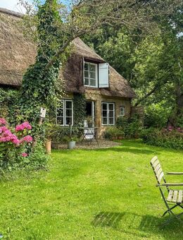 Historisches Reetdachhaus mit Stil und Seele – Liebevoll saniertes Juwel mit Bauerngarten - Bei Husum-Nordsee - Husum (Schleswig-Holstein)