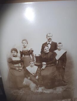 Foto einer Familie ca 30--40 Jahre. ca 50x40 cm- Von Kipp--Wiesbaden gemacht - Meckenheim
