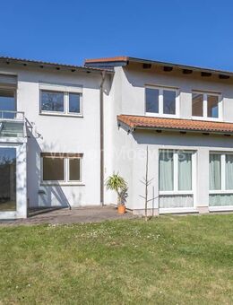 Lichtdurchflutetes Eigenheim mit Einliegerwohnung, Garage, Carport und Garten - Köln