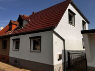 Doppelhaushälfte mit Garage und Carport in einer der besten Lagen von Bernburg - Bernburg (Saale)